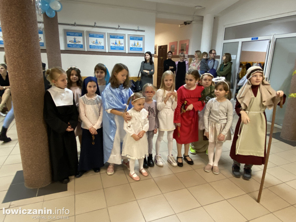Bal Wszystkich Świętych w Szkole Pijarskiej  - pełen tańców, zabaw i pięknych strojów