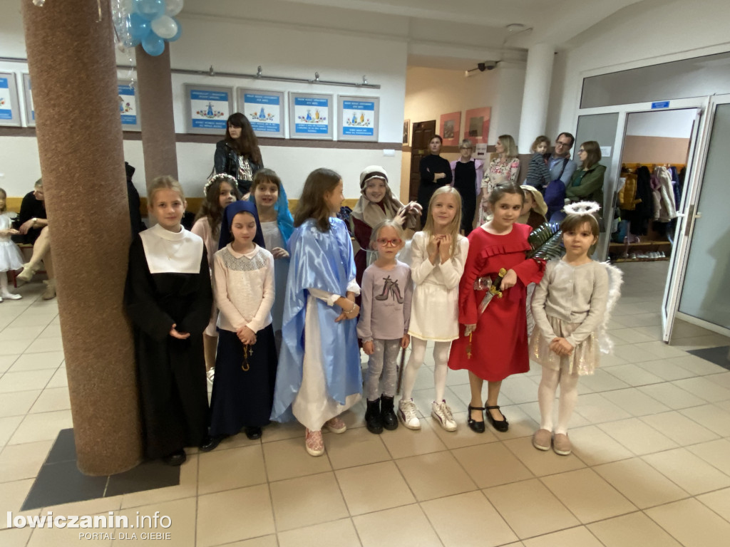 Bal Wszystkich Świętych w Szkole Pijarskiej  - pełen tańców, zabaw i pięknych strojów