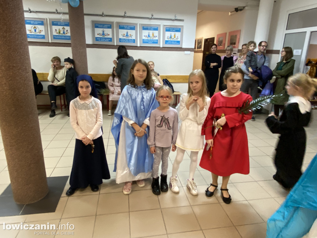 Bal Wszystkich Świętych w Szkole Pijarskiej  - pełen tańców, zabaw i pięknych strojów