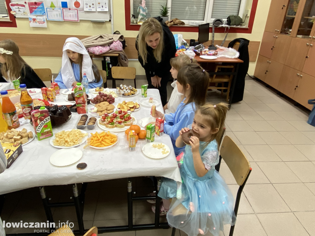 Bal Wszystkich Świętych w Szkole Pijarskiej  - pełen tańców, zabaw i pięknych strojów