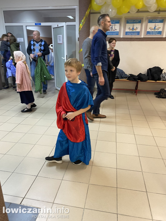 Bal Wszystkich Świętych w Szkole Pijarskiej  - pełen tańców, zabaw i pięknych strojów