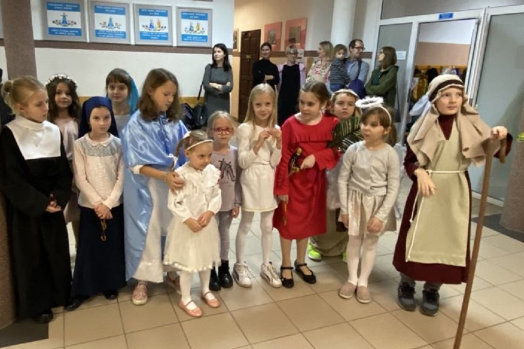 Bal Wszystkich Świętych w Szkole Pijarskiej  - pełen tańców, zabaw i pięknych strojów
