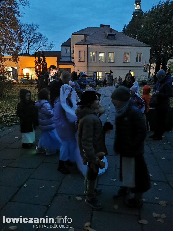 Bal Wszystkich Świętych w Szkole Pijarskiej  - pełen tańców, zabaw i pięknych strojów