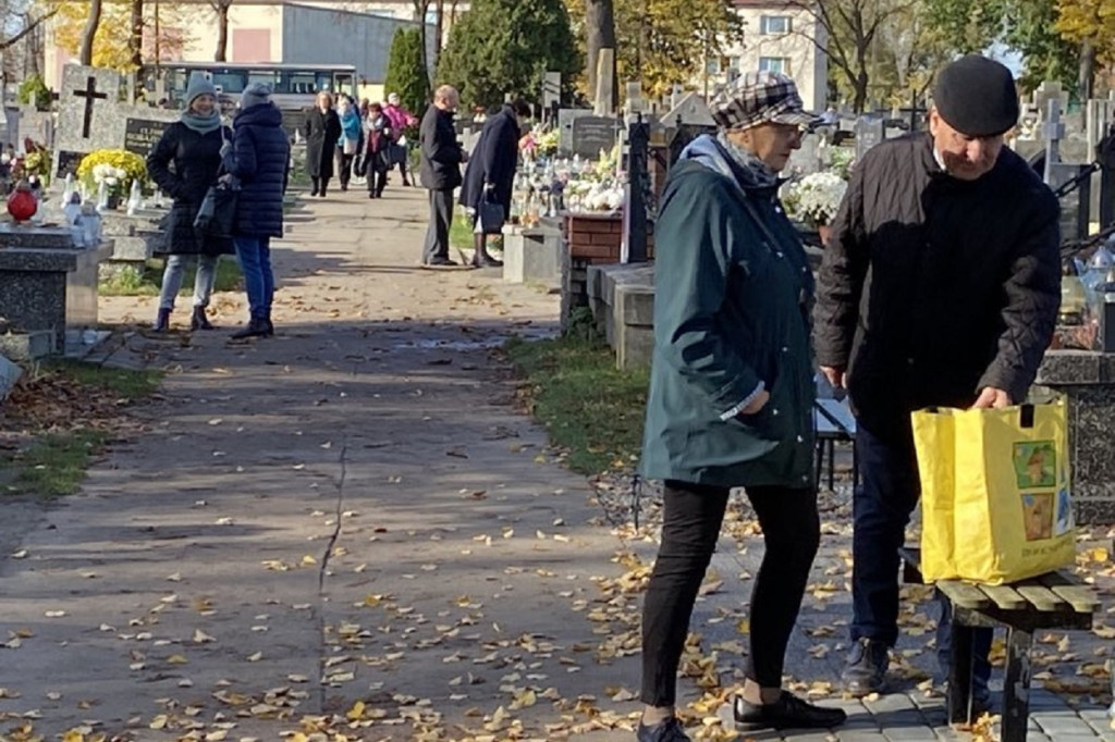 Dzień Zaduszny na łowickich cmentarzach