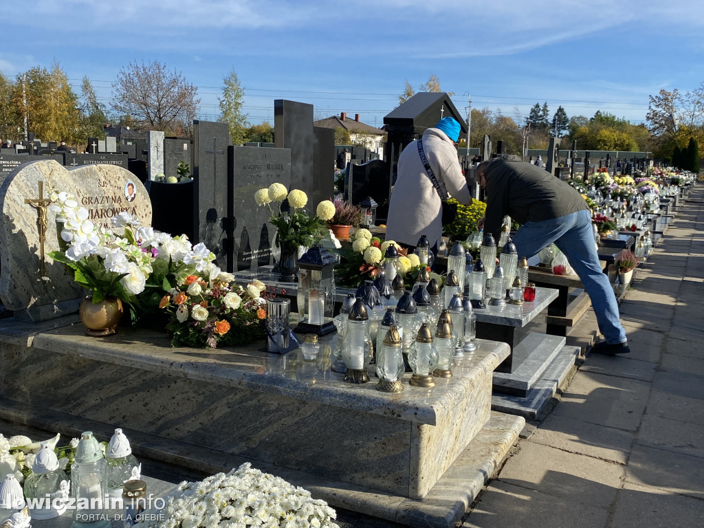 Dzień Zaduszny na łowickich cmentarzach