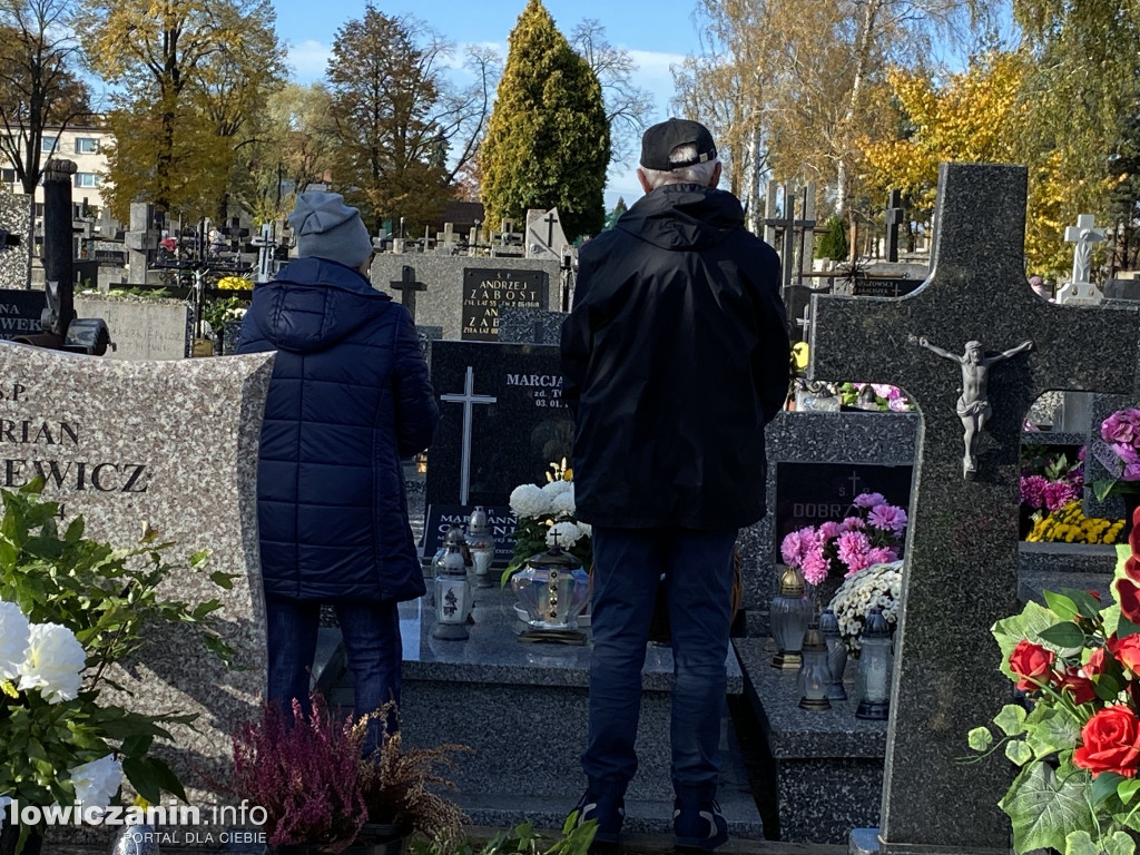 Dzień Zaduszny na łowickich cmentarzach
