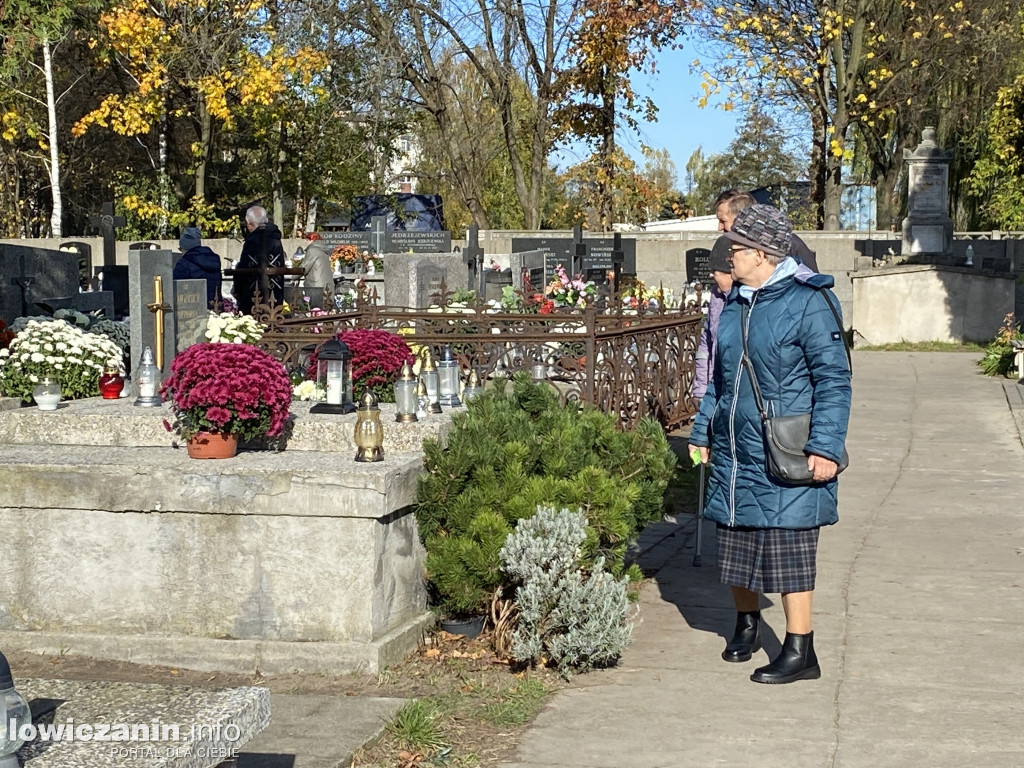 Dzień Zaduszny na łowickich cmentarzach