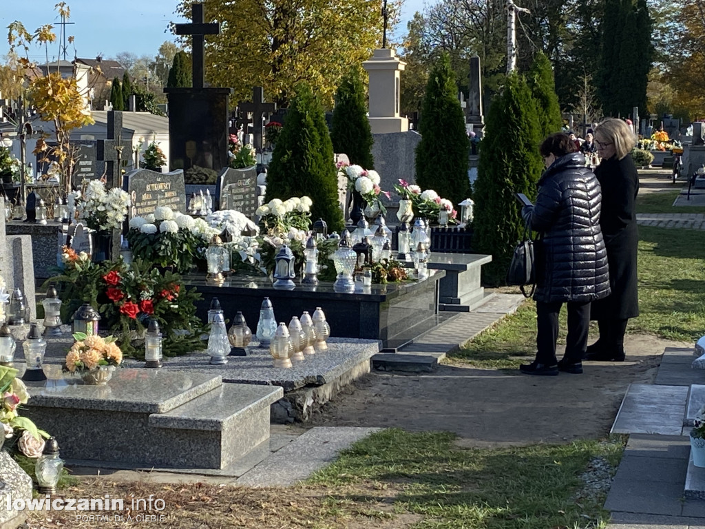 Dzień Zaduszny na łowickich cmentarzach