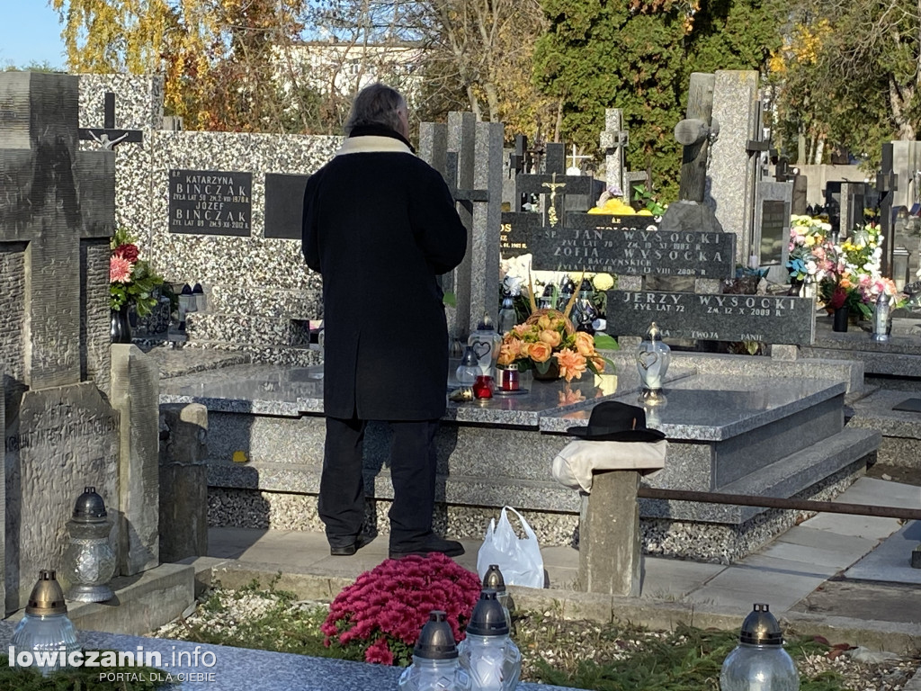 Dzień Zaduszny na łowickich cmentarzach