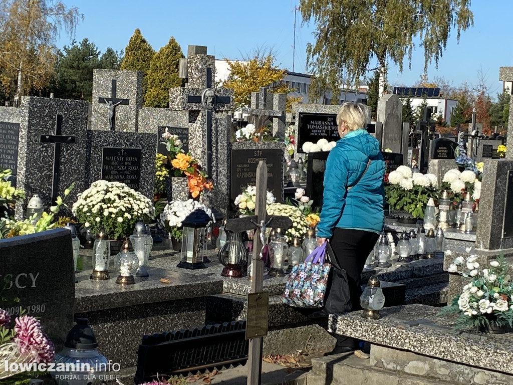 Dzień Zaduszny na łowickich cmentarzach