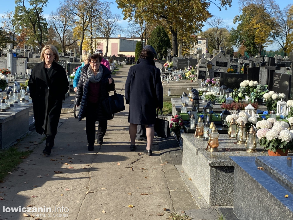 Dzień Zaduszny na łowickich cmentarzach