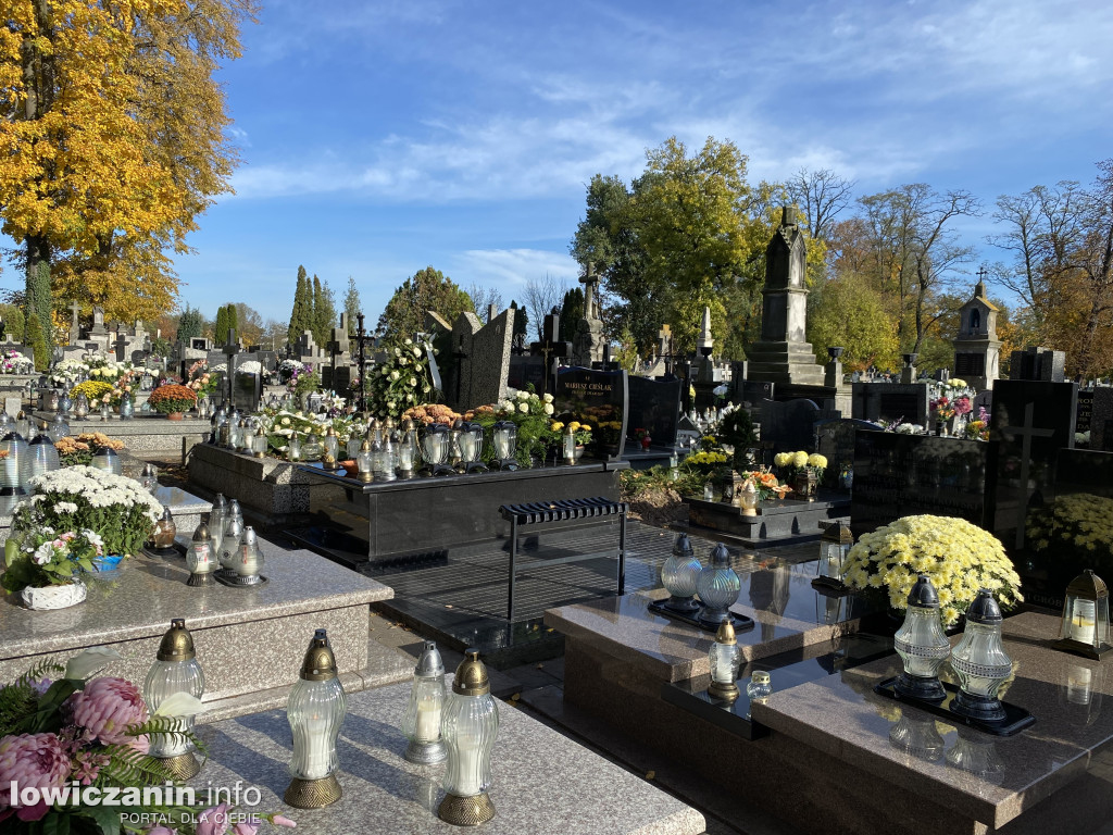 Dzień Zaduszny na łowickich cmentarzach