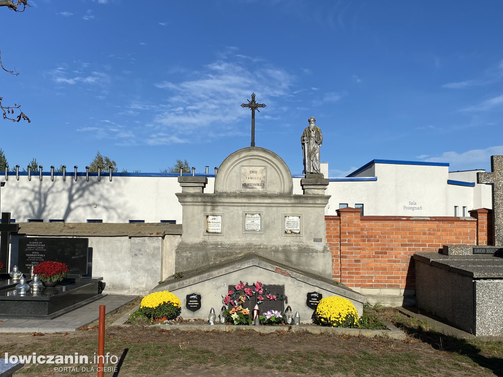 Dzień Zaduszny na łowickich cmentarzach