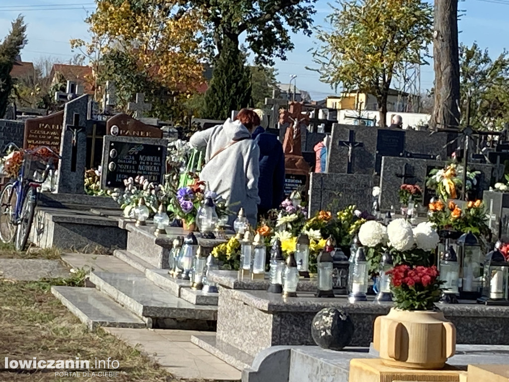 Dzień Zaduszny na łowickich cmentarzach