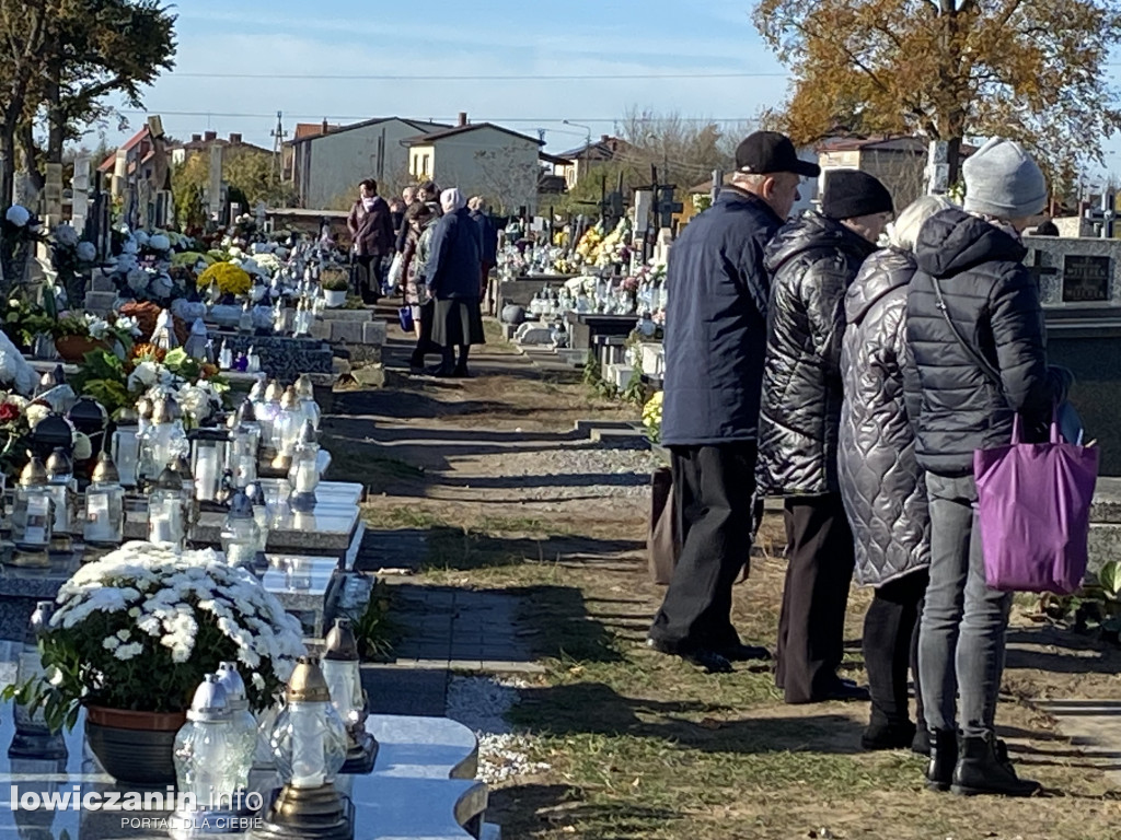Dzień Zaduszny na łowickich cmentarzach