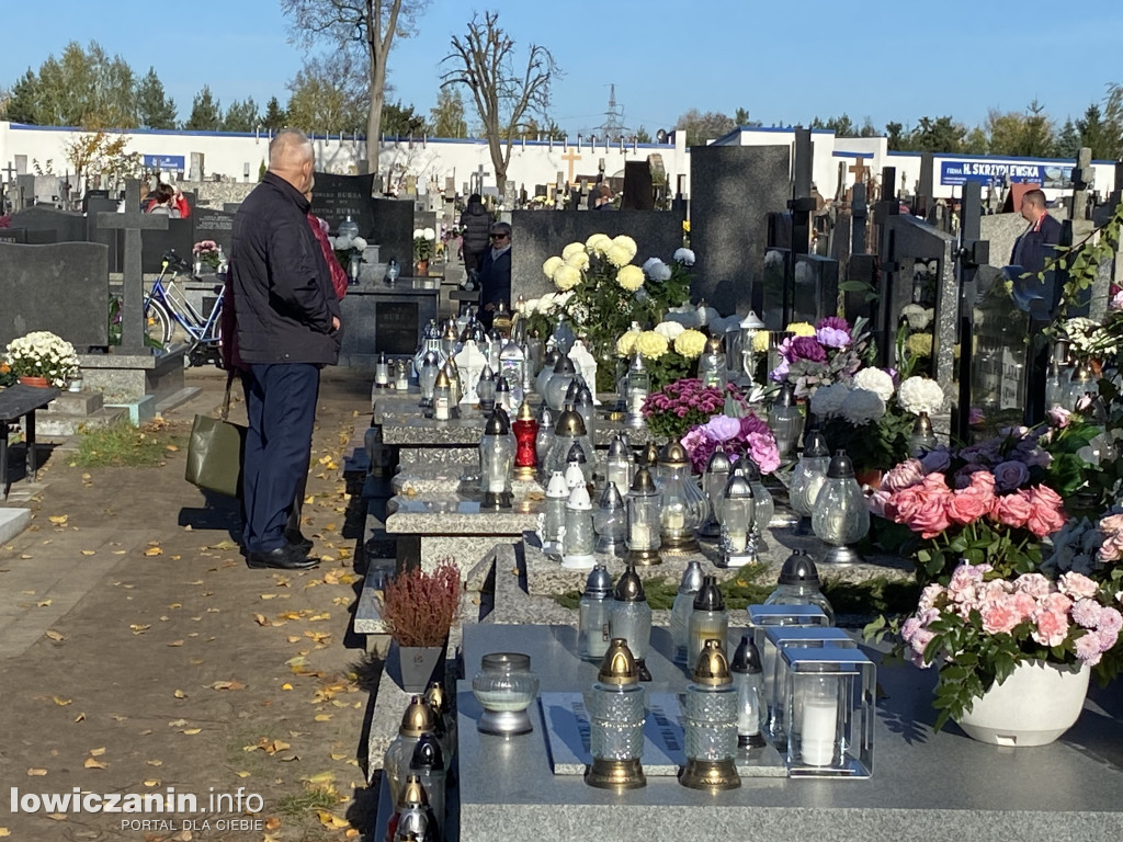 Dzień Zaduszny na łowickich cmentarzach