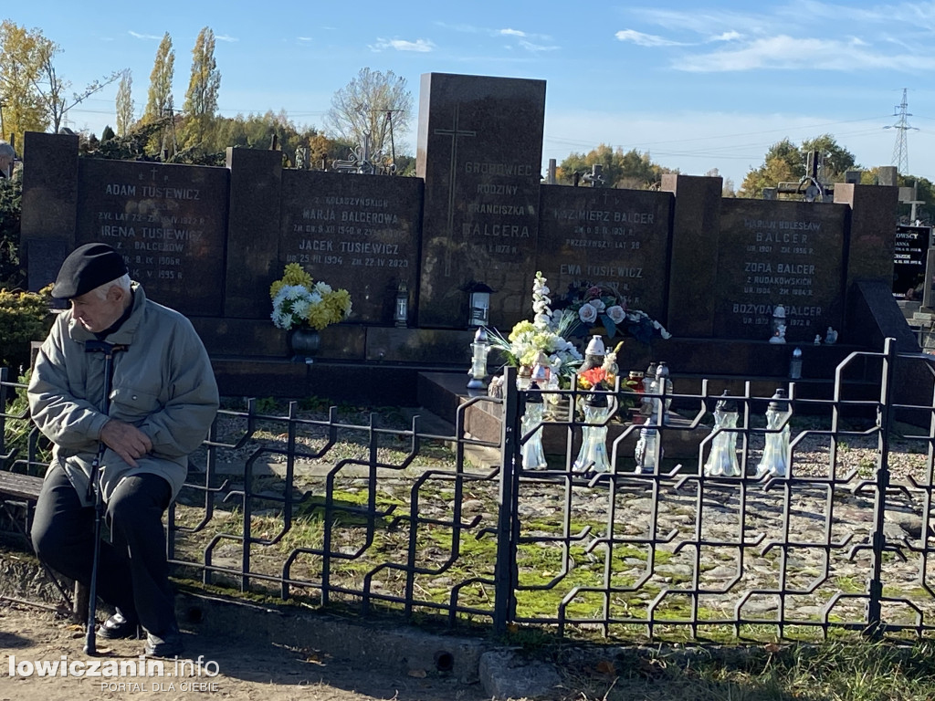 Dzień Zaduszny na łowickich cmentarzach