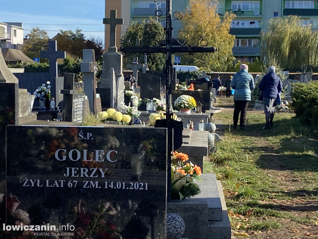 Dzień Zaduszny na łowickich cmentarzach
