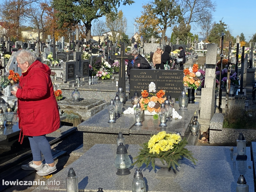 Dzień Zaduszny na łowickich cmentarzach