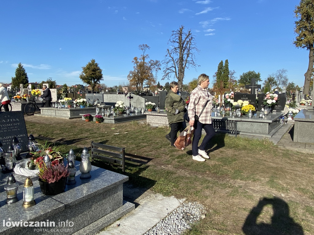 Dzień Zaduszny na łowickich cmentarzach