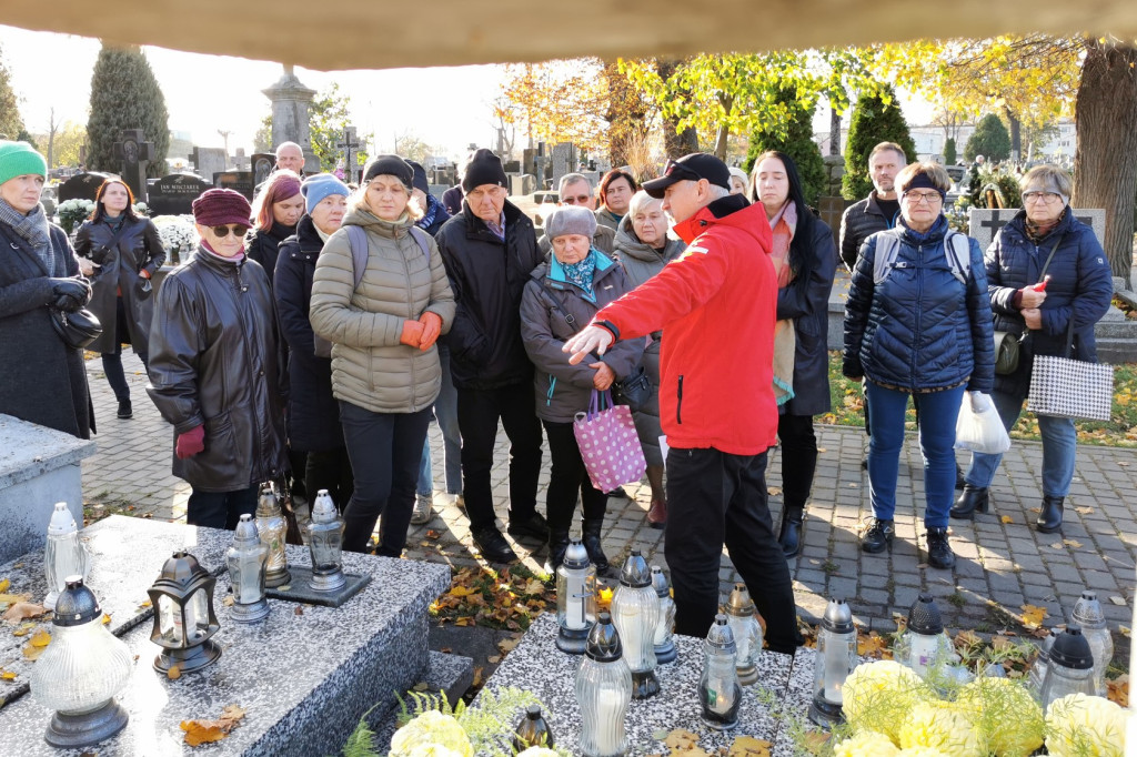 Spacer z przewodnikiem po cmentarzu katedtalnym