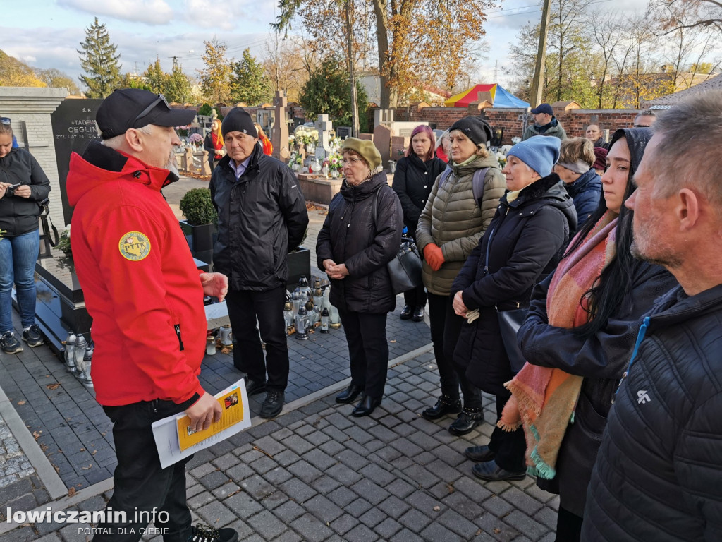 Spacer z przewodnikiem po cmentarzu katedtalnym