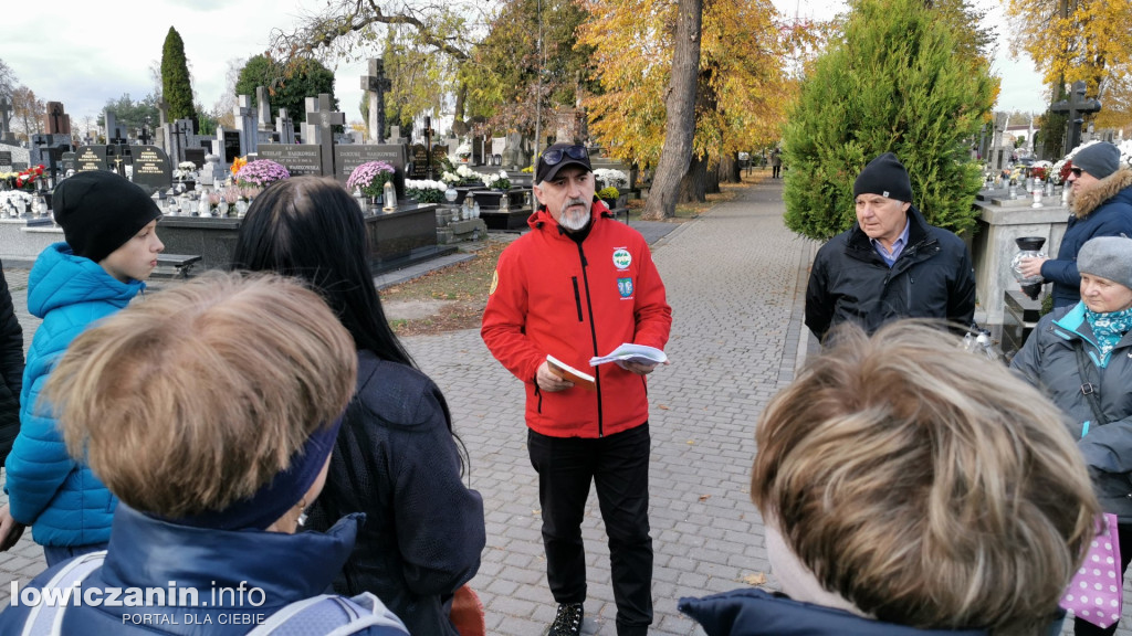 Spacer z przewodnikiem po cmentarzu katedtalnym