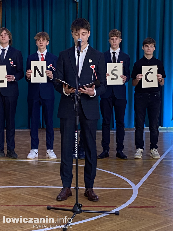 Narodowe Święto Niepodległości w szkole na Blichu