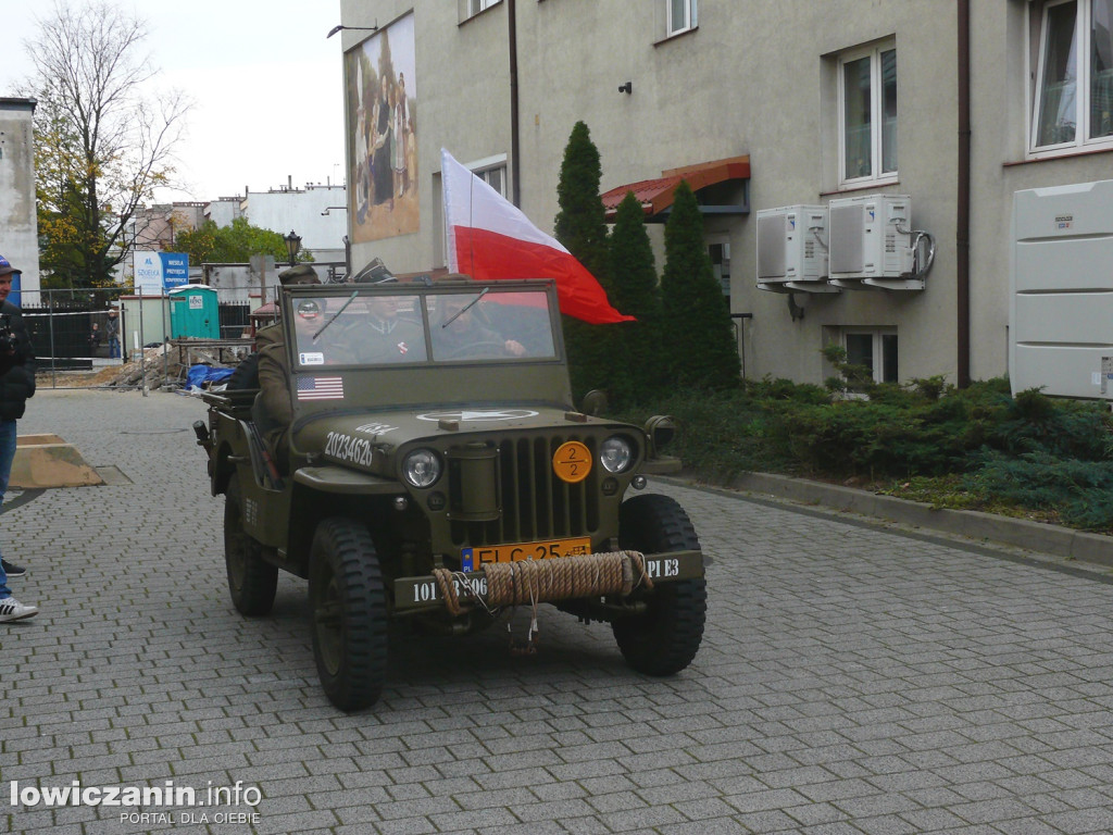 Patriotyczny przemarsz ulicami Łowicza