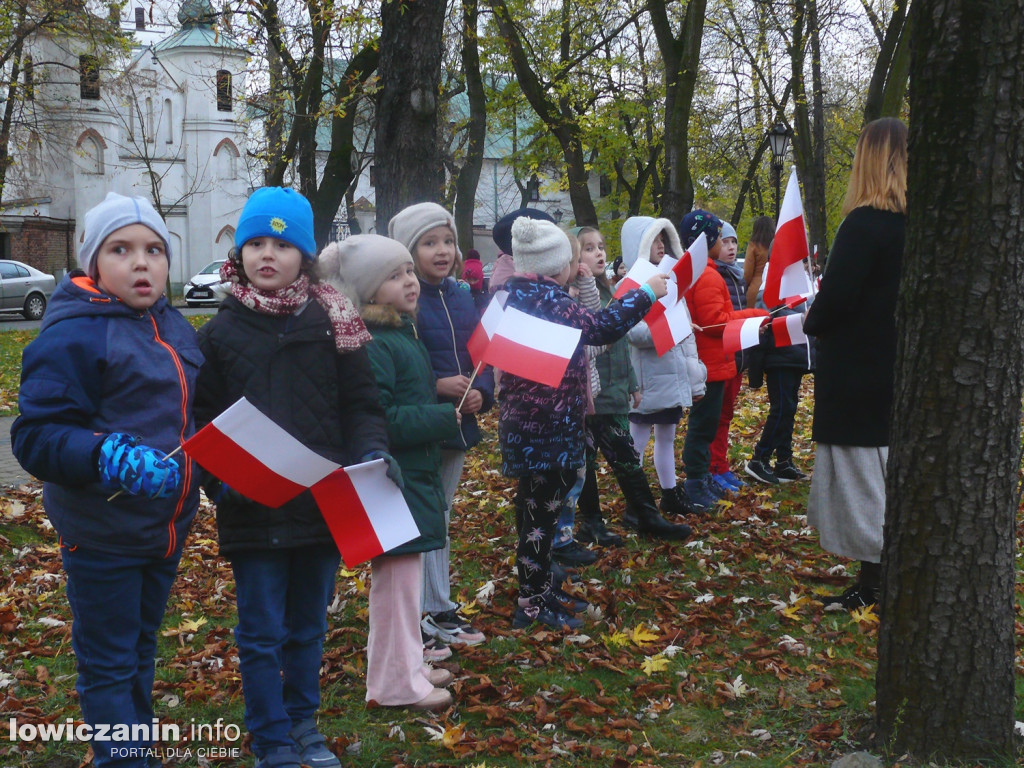 Patriotyczny przemarsz ulicami Łowicza