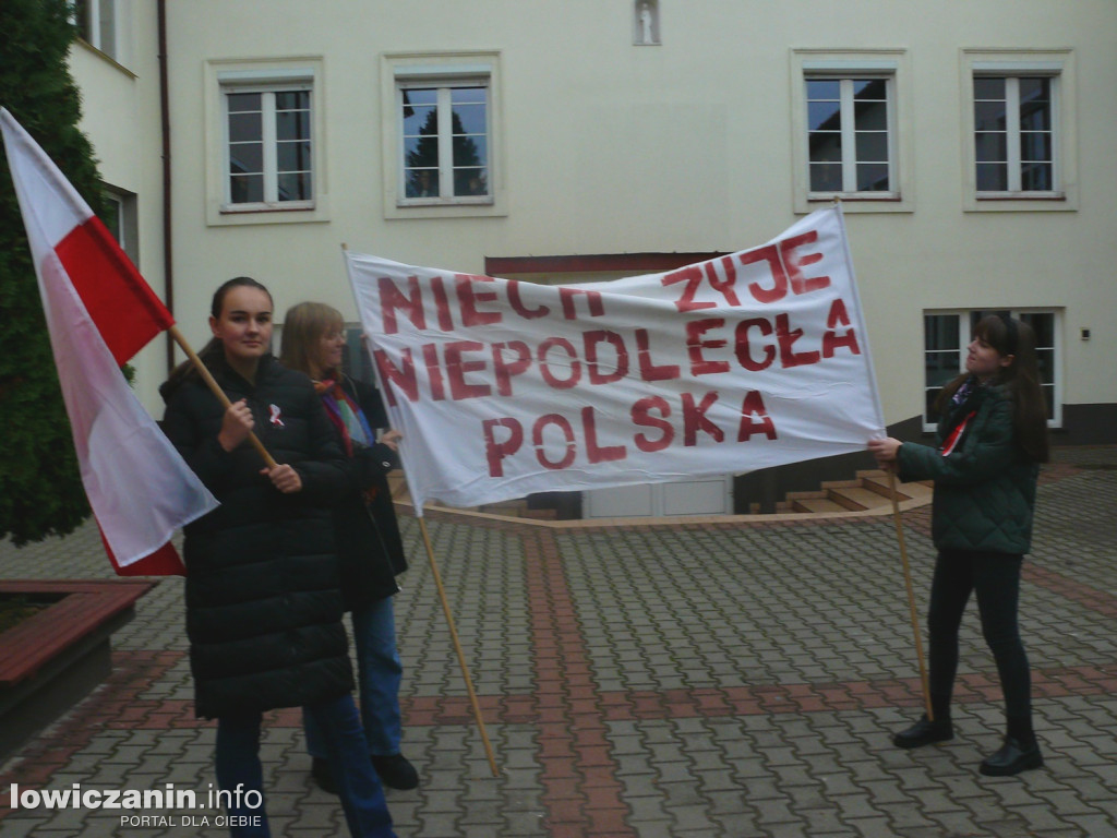 Patriotyczny przemarsz ulicami Łowicza