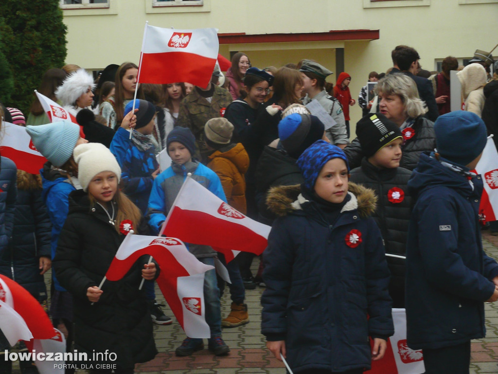 Patriotyczny przemarsz ulicami Łowicza
