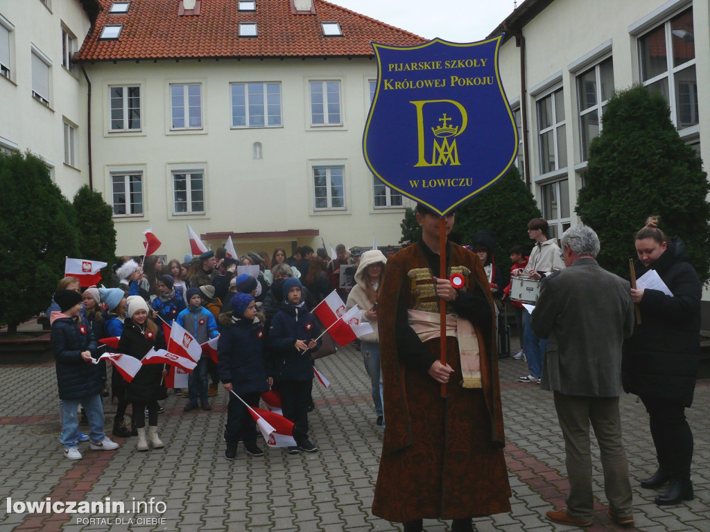 Patriotyczny przemarsz ulicami Łowicza