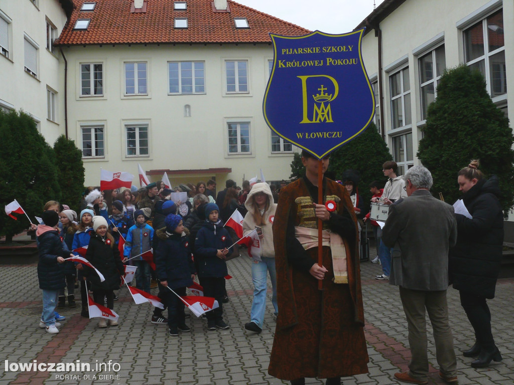 Patriotyczny przemarsz ulicami Łowicza