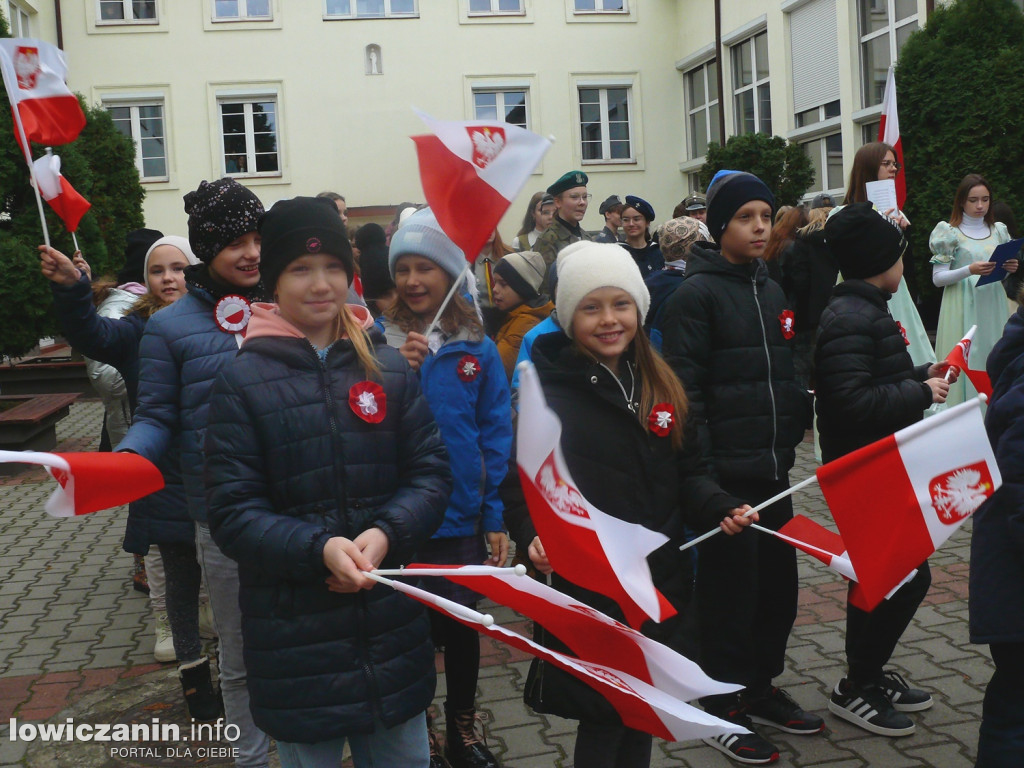 Patriotyczny przemarsz ulicami Łowicza