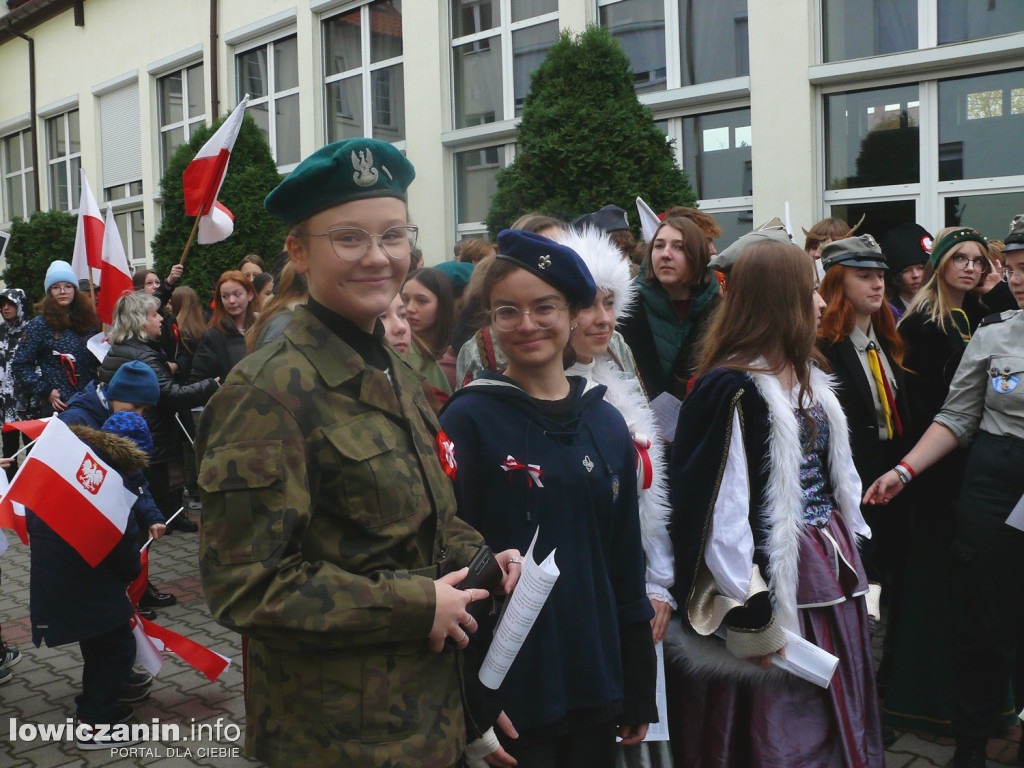 Patriotyczny przemarsz ulicami Łowicza