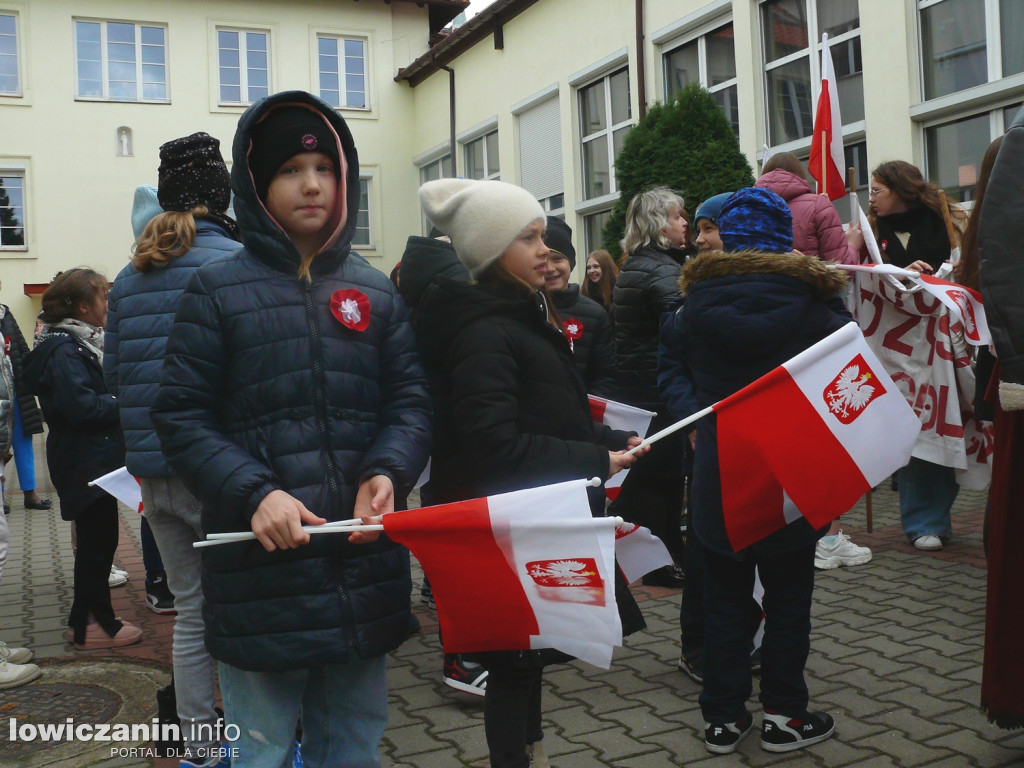 Patriotyczny przemarsz ulicami Łowicza