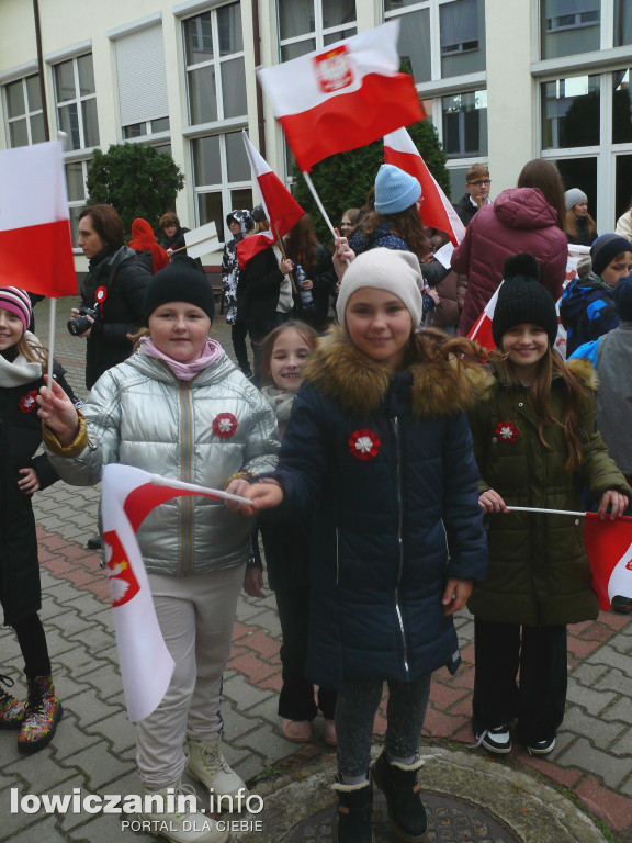 Patriotyczny przemarsz ulicami Łowicza