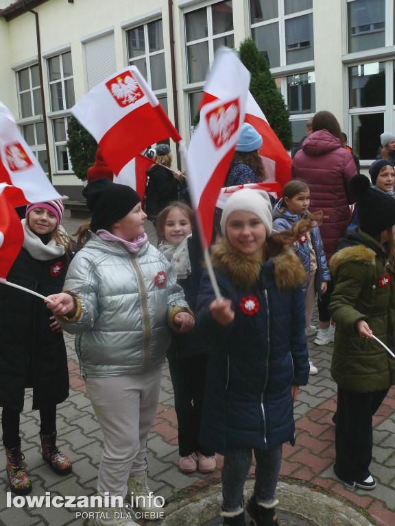 Patriotyczny przemarsz ulicami Łowicza