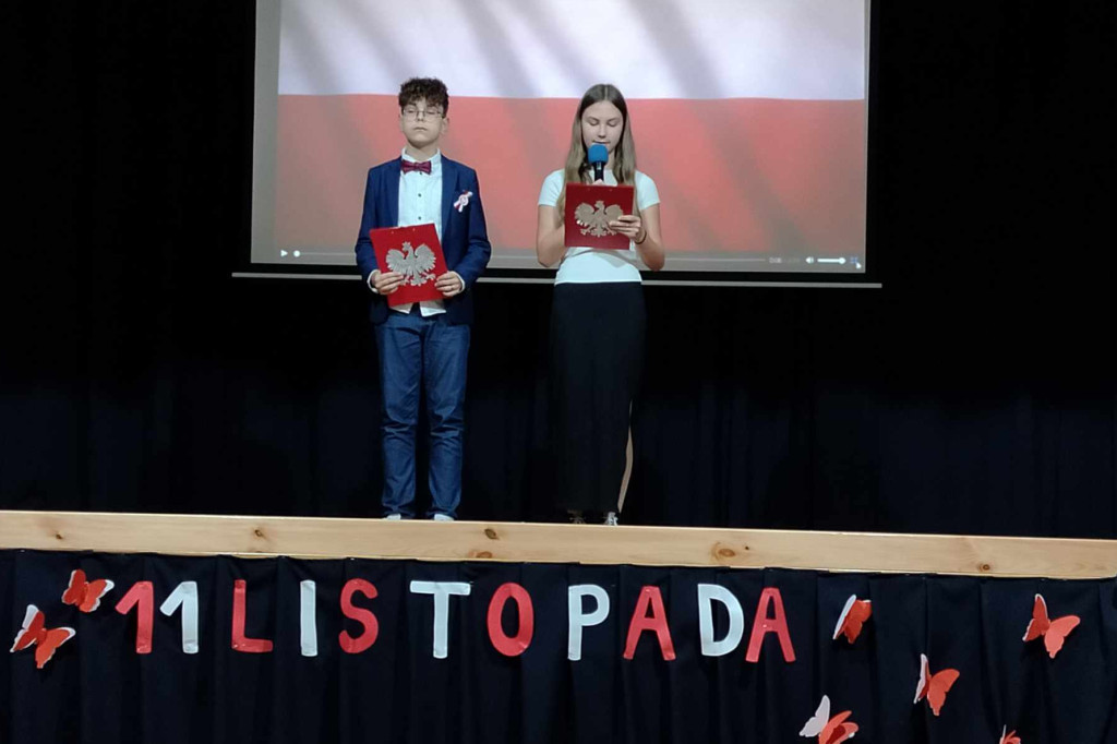 Akademia z okazji 11 listopada w szkole w Popowie