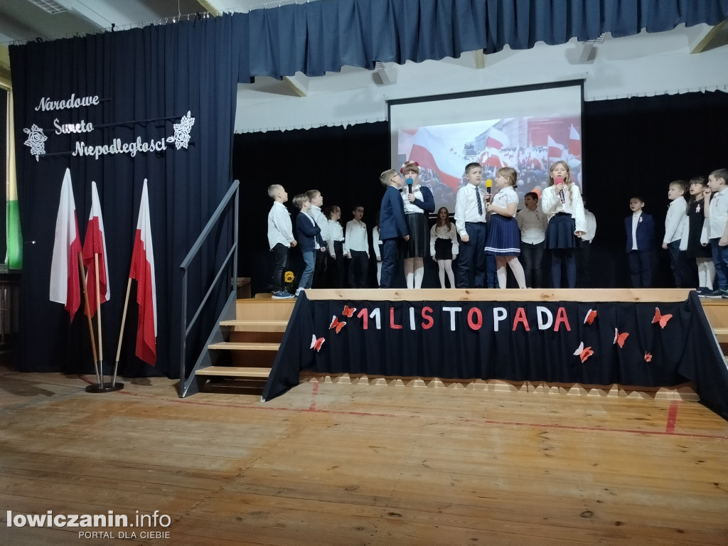 Akademia z okazji 11 listopada w szkole w Popowie