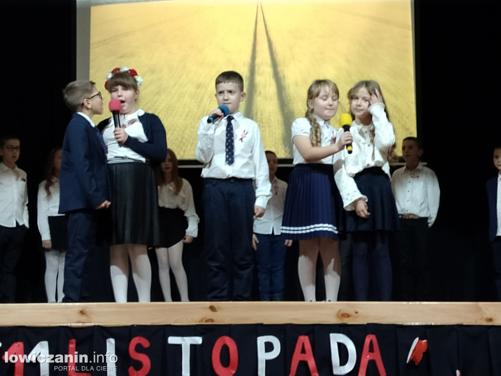 Akademia z okazji 11 listopada w szkole w Popowie