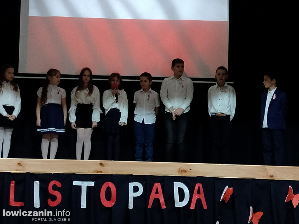 Akademia z okazji 11 listopada w szkole w Popowie