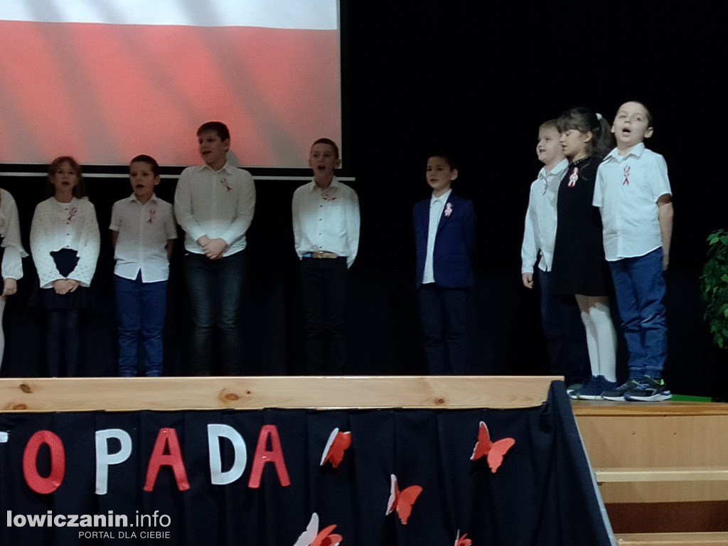 Akademia z okazji 11 listopada w szkole w Popowie