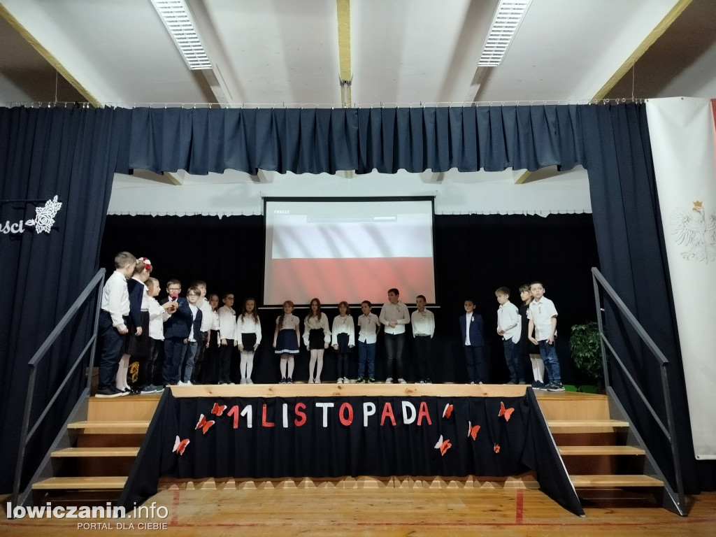 Akademia z okazji 11 listopada w szkole w Popowie