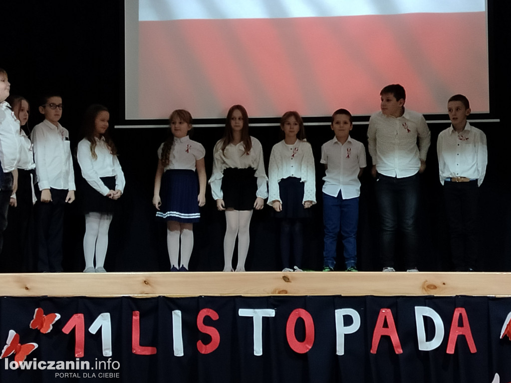 Akademia z okazji 11 listopada w szkole w Popowie