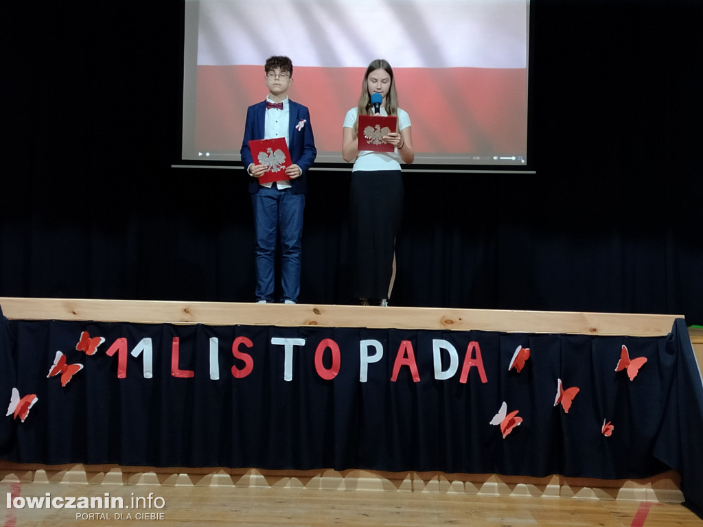 Akademia z okazji 11 listopada w szkole w Popowie