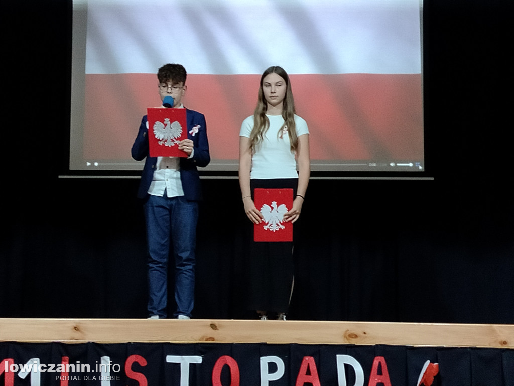 Akademia z okazji 11 listopada w szkole w Popowie