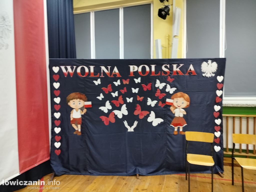 Akademia z okazji 11 listopada w szkole w Popowie