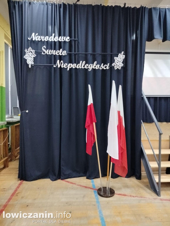 Akademia z okazji 11 listopada w szkole w Popowie